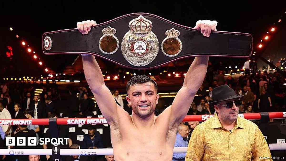 Lopez ordered to defend world title v Catterall