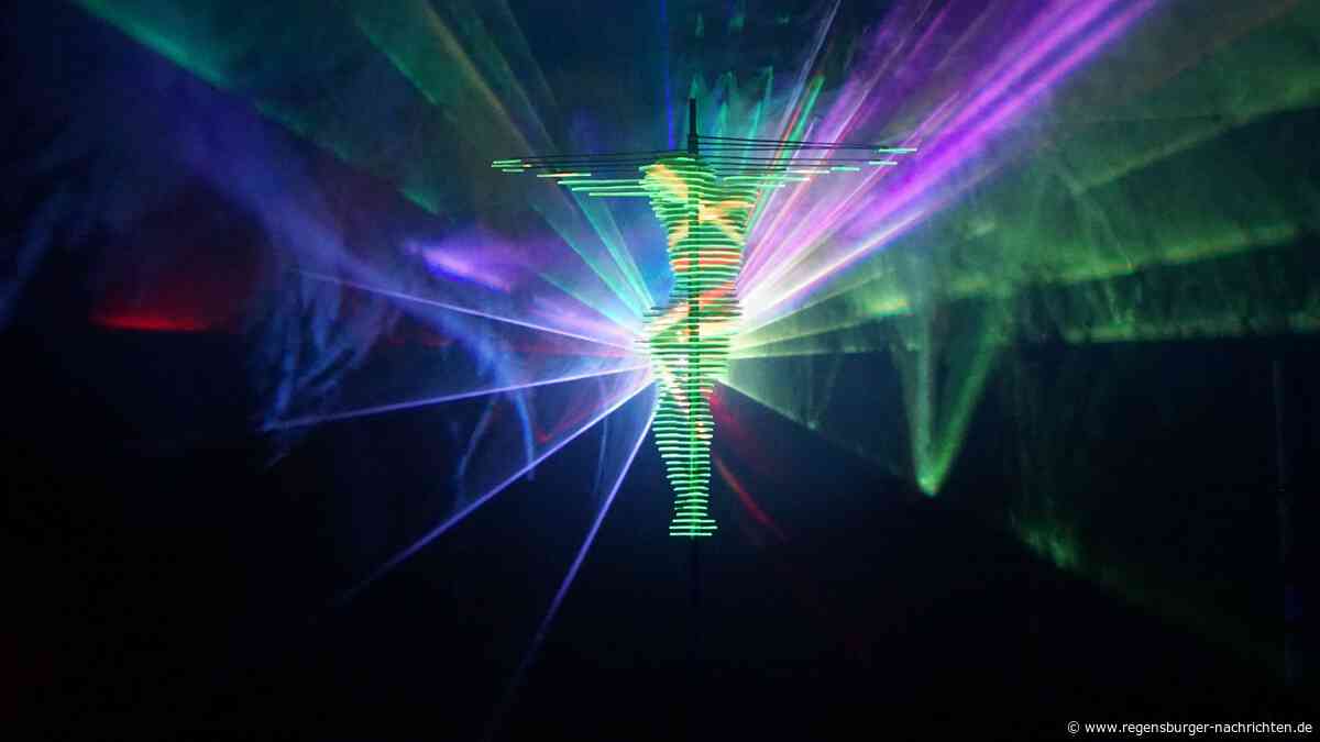 Regensburger Dom zeigt sich f?r vier N?chte in neuem Licht