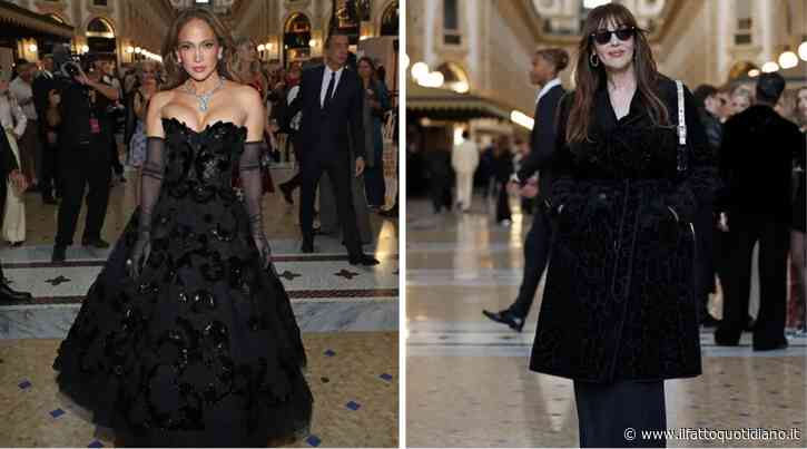 Biglietti da 25mila euro finiti poi in saldo, una parata di vip e lo show del robot: com’è andato davvero il Vogue World di Anna Wintour a Milano