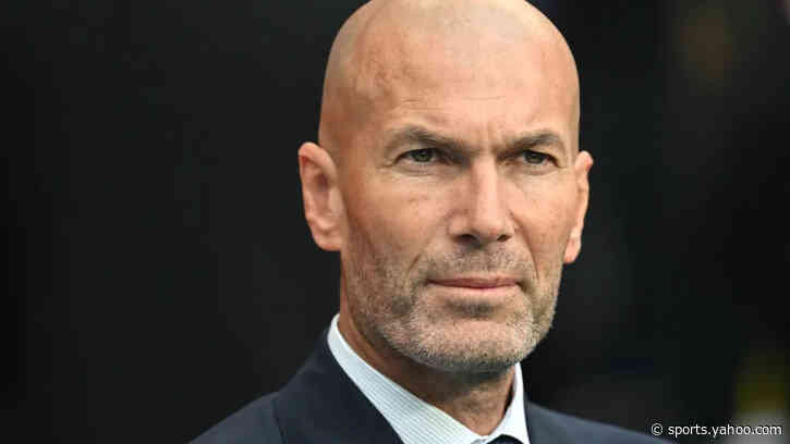 How did France set up in Zinédine Zidane’s first training session?