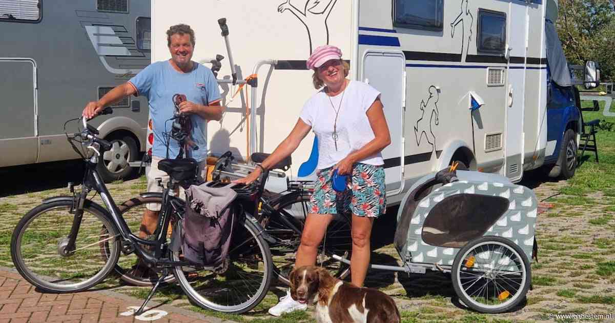 ‘Luxe camperaars’ José en Ike reizen door Nederland met hond Andy (die het rijden maar niks vindt)