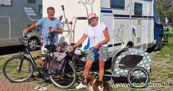 ‘Luxe camperaars’ José en Ike reizen door Nederland met hond Andy (die het rijden maar niks vindt)