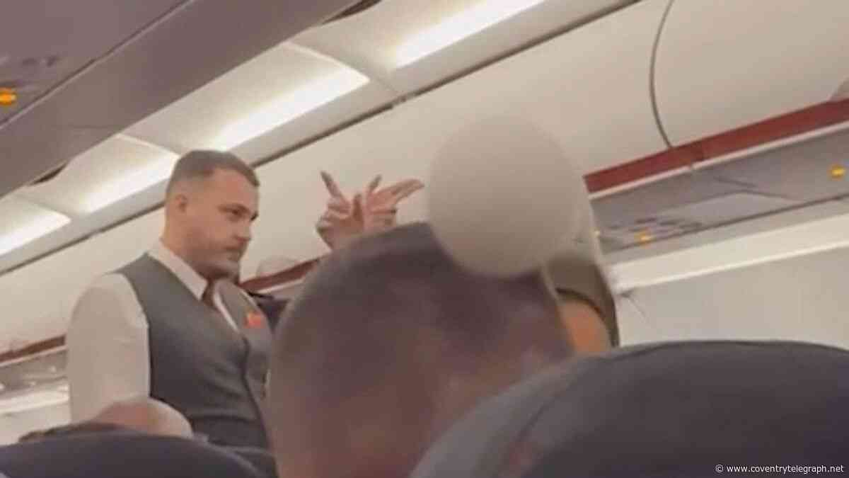 EasyJet passengers escorted off flight after 'allegedly refusing to stop vaping'