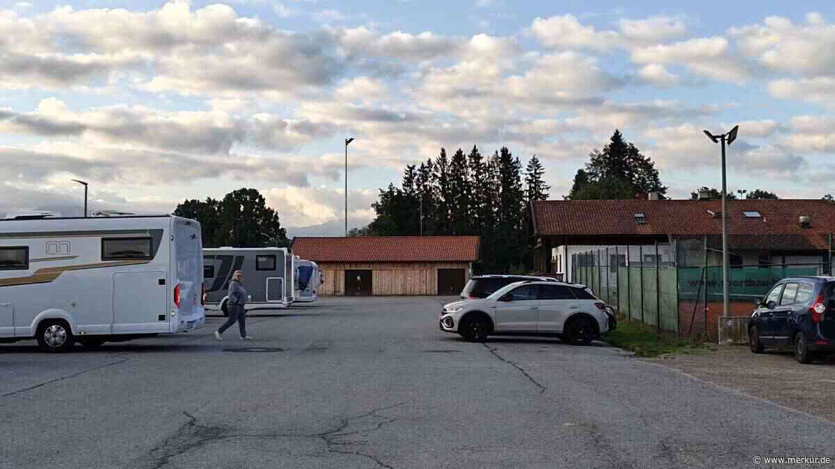 Parkplatz zunehmend zweckentfremdet: TSV beklagt Wohnmobile