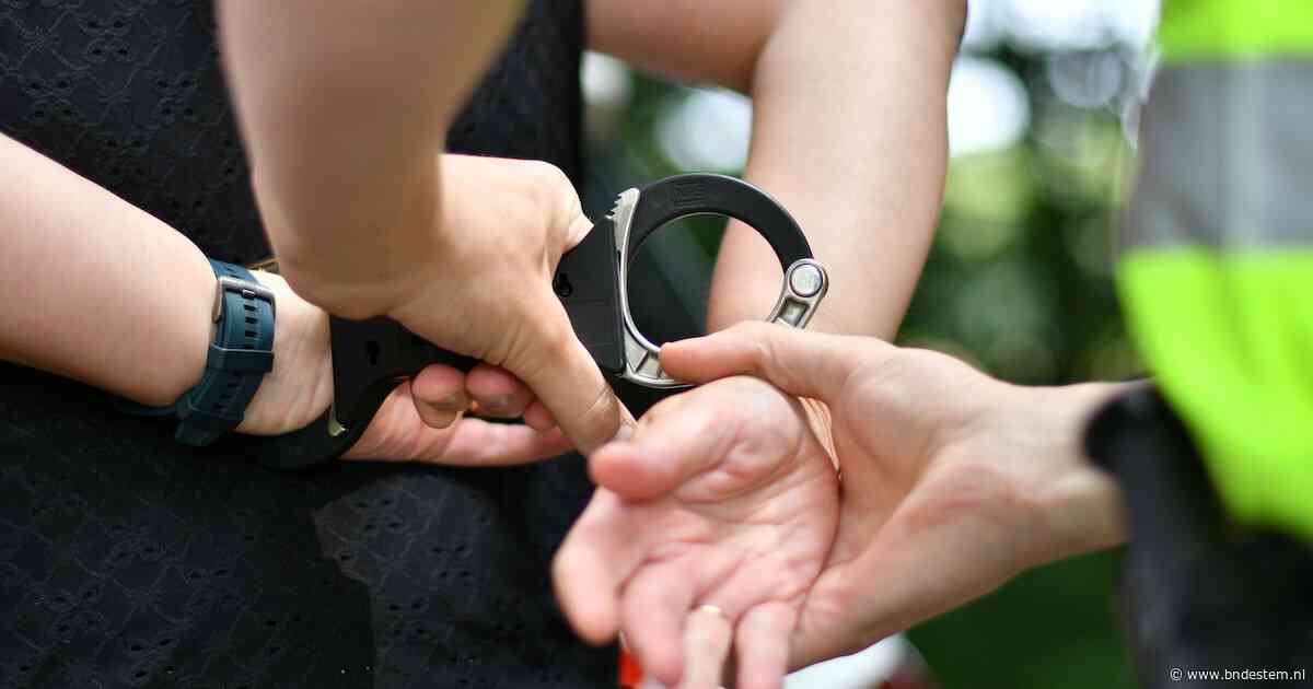 Man (36) bedreigt vrouw met balletjespistool in Roosendaal en belt daarna zelf de politie