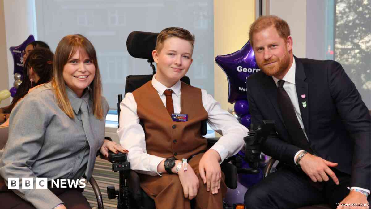 Teen 'inspiring others' congratulated by Prince Harry