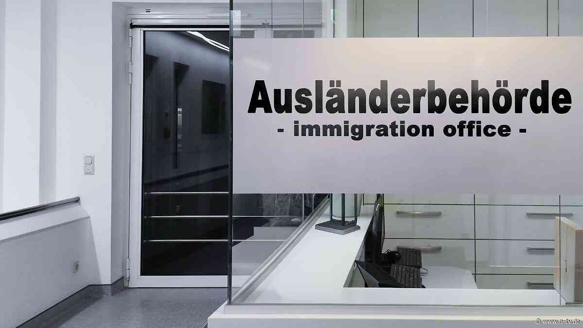 Firmen verzichten trotz Bedarfs: Mittelstand beklagt Barrieren bei Einstellung ausländischer Fachkräfte
