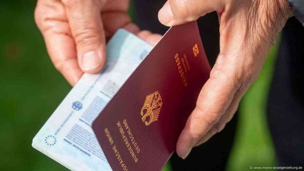 Alufolie um den Reisepass: Sicherheits-Trend verbreitet sich – doch bringt er wirklich etwas?