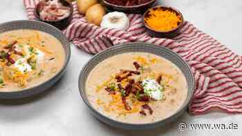 Jamie Olivers Ofenkartoffelsuppe mit Sauerrahm schmeckt wie eine warme Umarmung an kalten Tagen