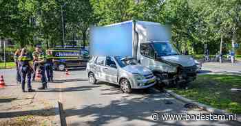 Bestuurster botst in Breda op bakwagen en wordt aangehouden op verdenking van rijden onder invloed