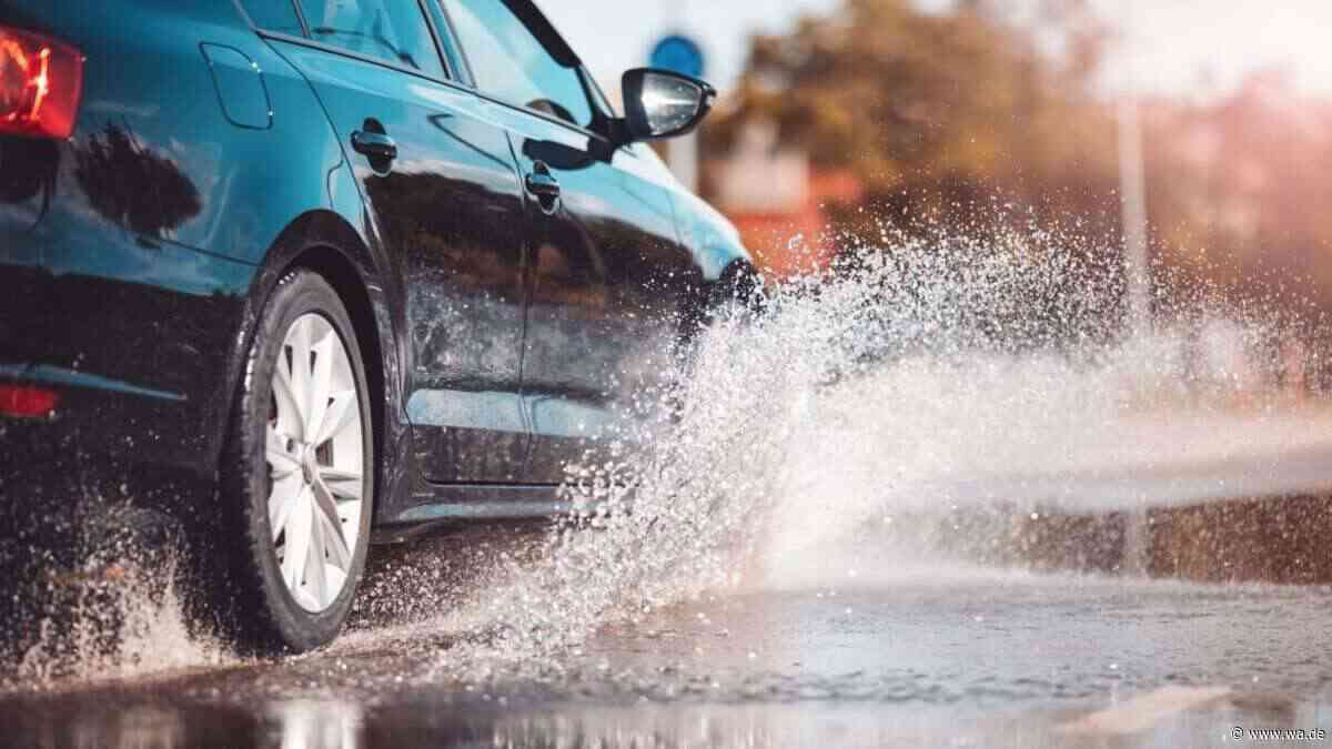 Runter vom Gas, Hände ans Lenkrad – Sicher fahren bei Starkregen