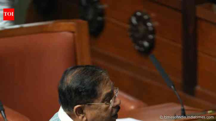 KA DCM G Parameshwara congratulates Anant Nag on Dadasaheb Phalke Award