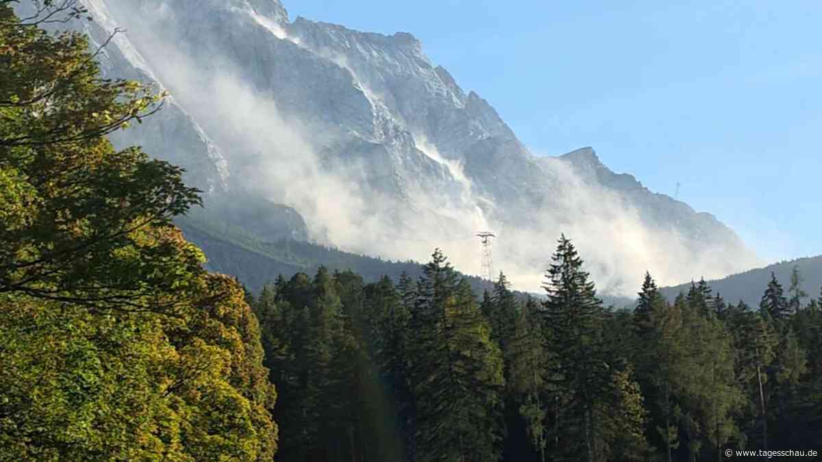 Große Staubwolke durch massiven Felssturz an der Zugspitze