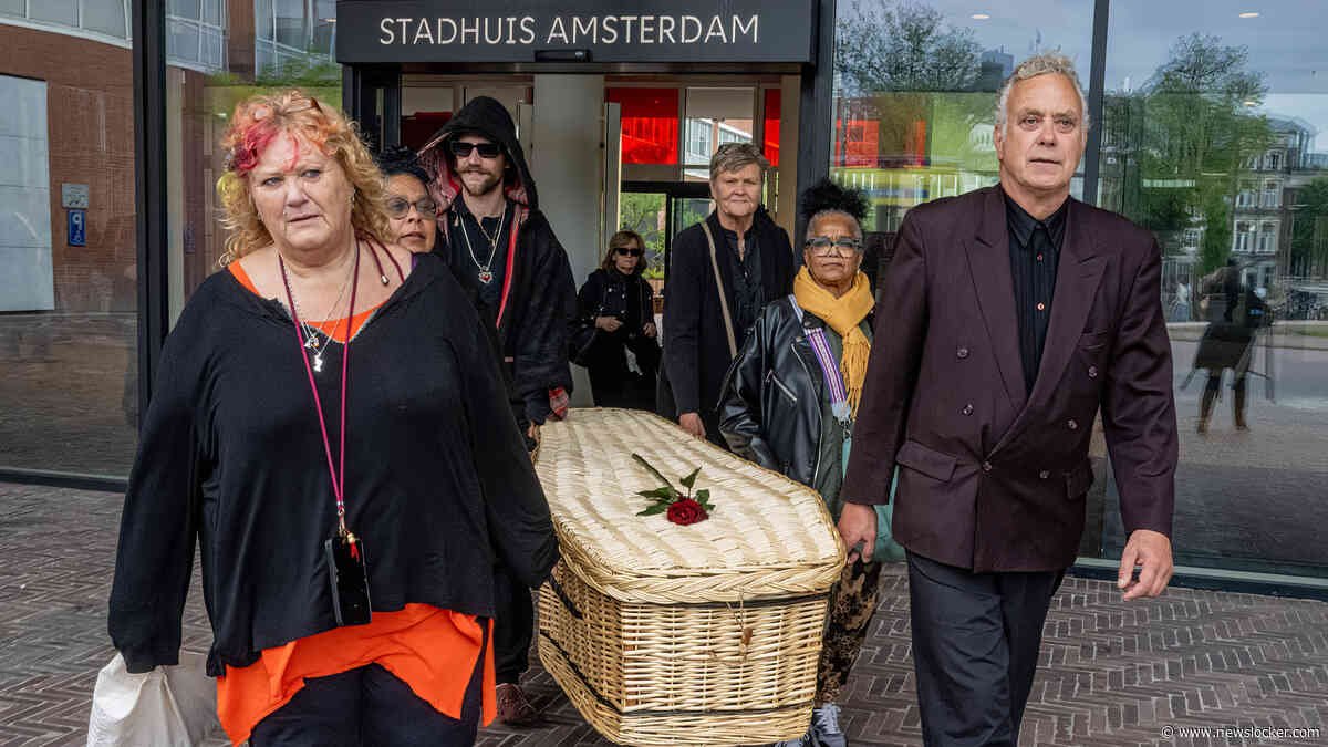 Doodskist voor Amsterdam-Noord baart opzien in metro en binnenstad: ’Wij zijn ten einde raad’