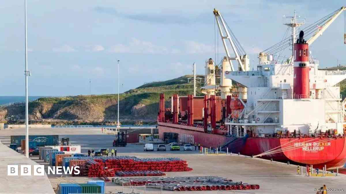 Firm fined £322,500 after worker killed by falling steel tube