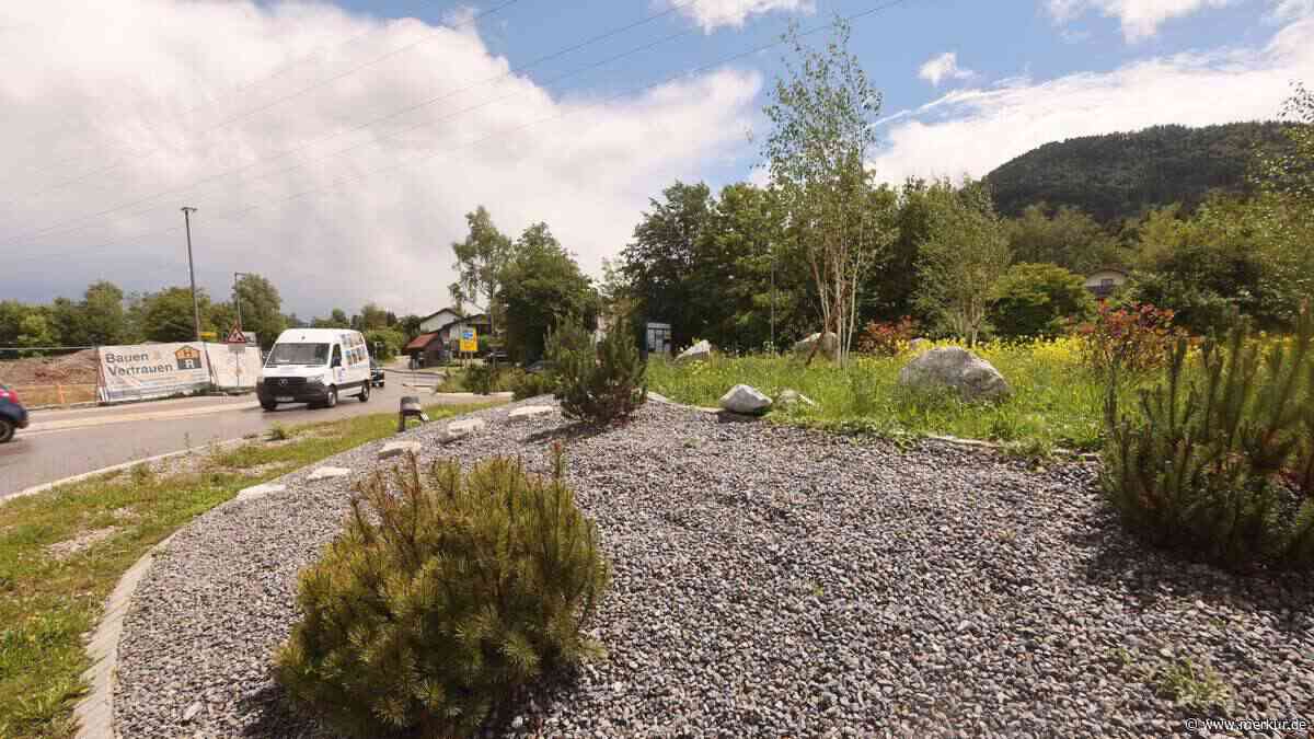 Nach Kritik an Umbau: „Schottergarten-Kreisverkehr“ soll grüner werden
