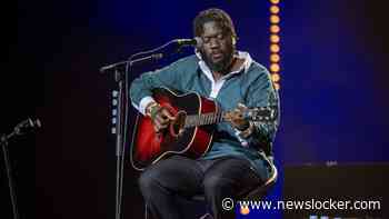 Zanger Michael Kiwanuka (39) herstellende van hersenbloeding: ’Vrij ernstig hersenletsel’