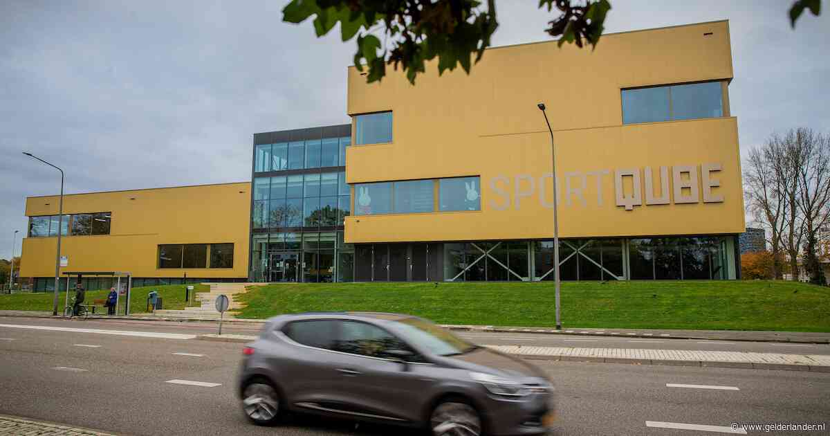 Jonge sporter raakt ernstig gewond door val in SportQube in Nijmegen