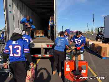 Bills rookies huddle to help tackle hunger in Western New York