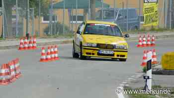 Zentimeterarbeit im Pylonenkurs und ein Blechschaden: 54 Fahrer beim Autoslalom in Altenstadt