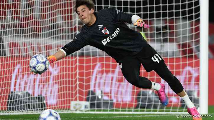 Manchester United make move for 21-year-old goalkeeper