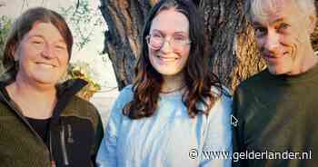Folkduo Andawenn en Gwendolyn Snowdon spelen in Tuin de Lage Oorsprong in Oosterbeek