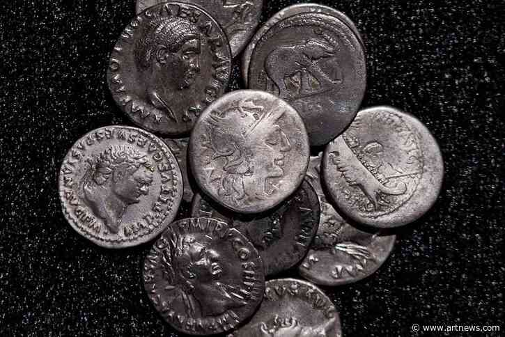 Amateur Archaeologist With a Metal Detector Finds 934 Roman Silver Coins in a Field in Western Germany
