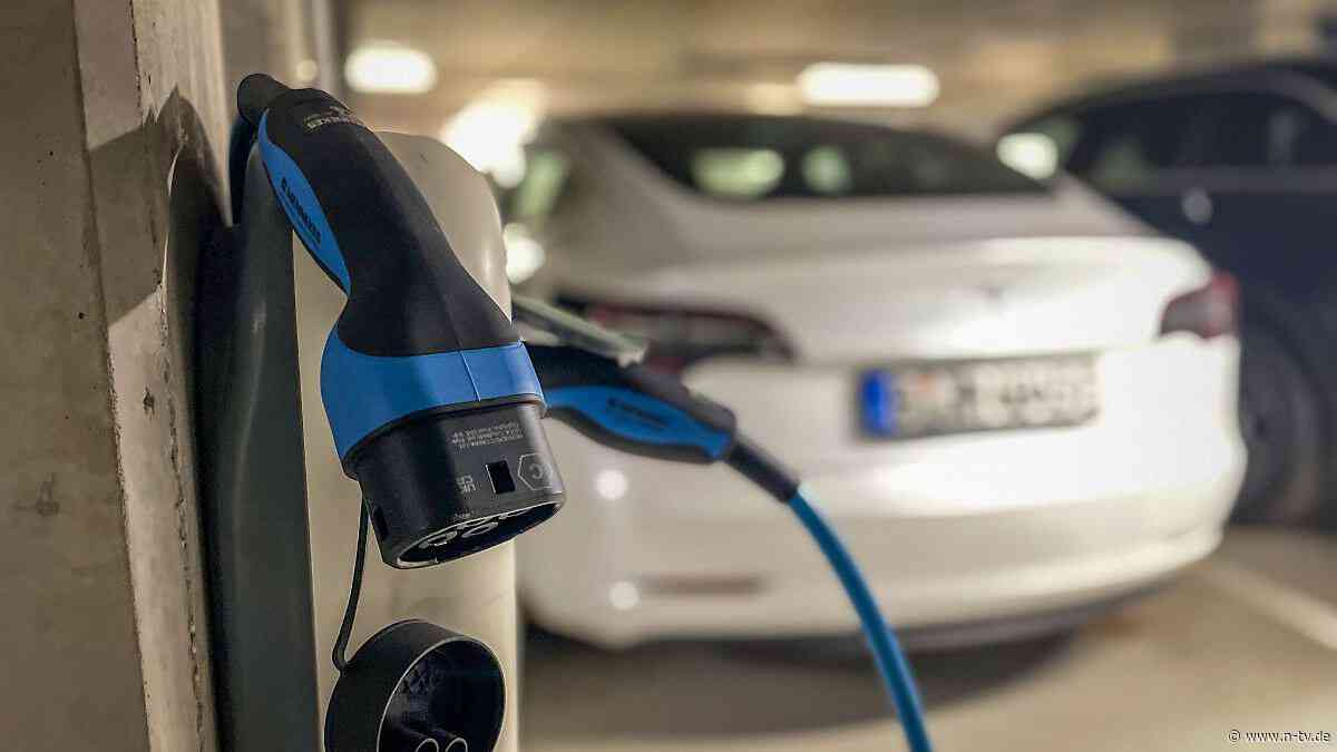 Smart Home trifft Elektromobilität   : Wie man mit dem E-Auto die Stromrechnung optimieren kann