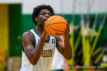Freshman Tim Ibukunoluwa brings 'relentless' style of play from Australia to Siena basketball