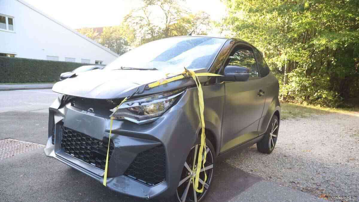 Minicar-Fahrerin (15) übersieht Motorrad an der Graslitzer Straße – Sozius verletzt