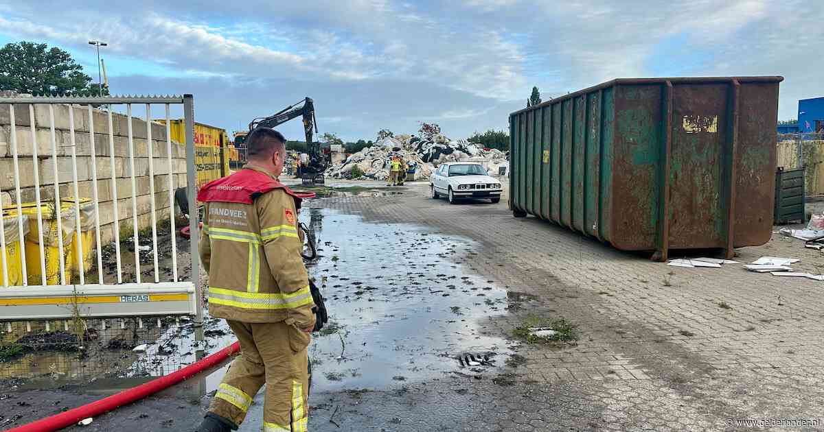 Bluswater met PFAS gebruikt bij afvalbrand in Achterhoek: hoe kan dat?