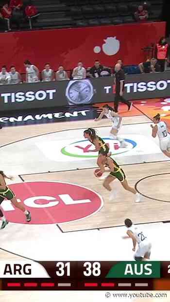 Gretter reacting in a split second ⚡ #FIBAWWC