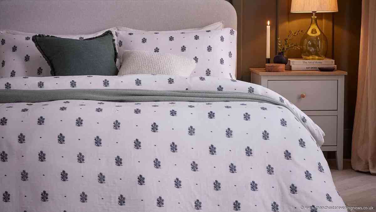 Dusk shoppers say 'beautiful' £60 bedding set reduced to £36 'is better without ironing'