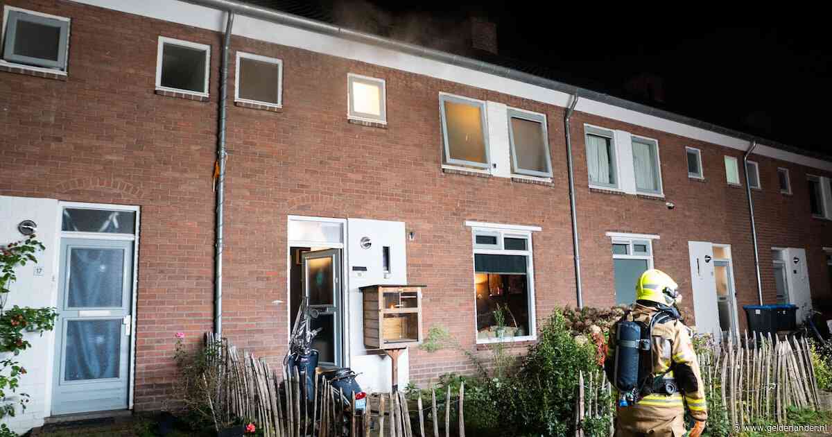 Brandweer heeft woningbrand in Rheden snel onder controle