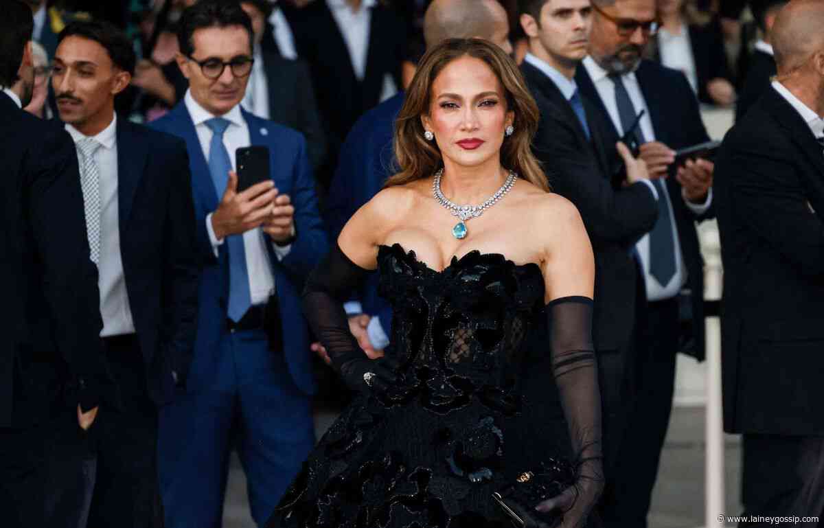 JLo: Fellini Feline