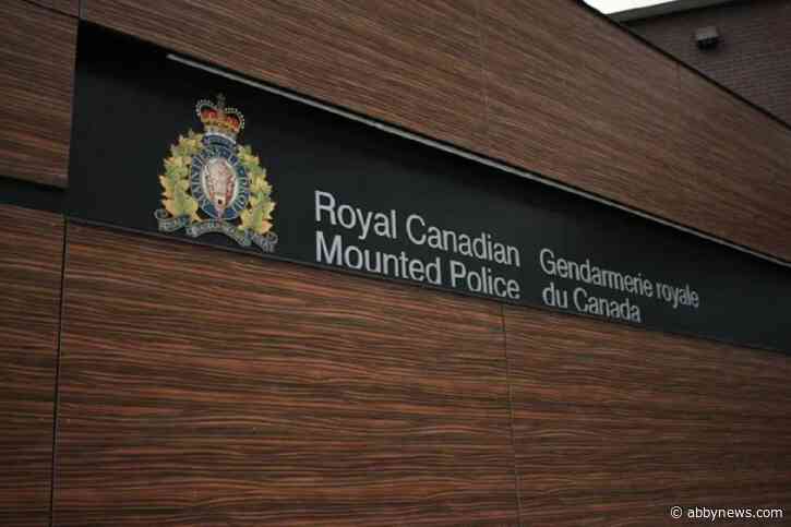 2 dead, 1 injured after crash on Highway 1 in Burnaby