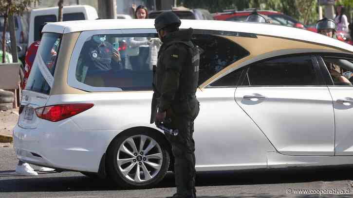 Fuerte contingente policial custodia funeral de "El Poroto" en San Bernardo