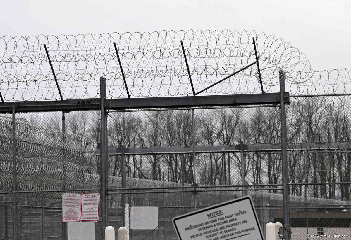 Lawsuit alleges inmates' calls to Legal Aid unlawfully monitored