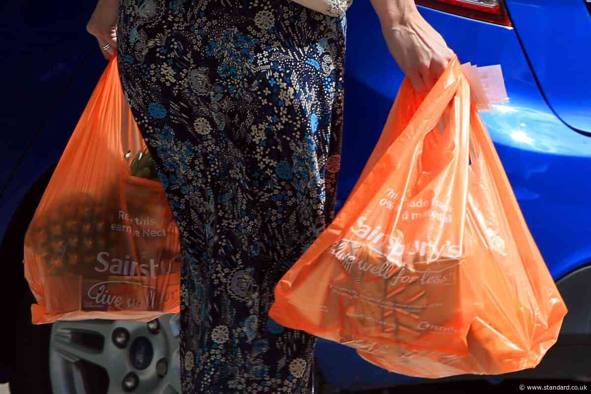 Consumer confidence stumbles amid warnings Budget must provide reassurance