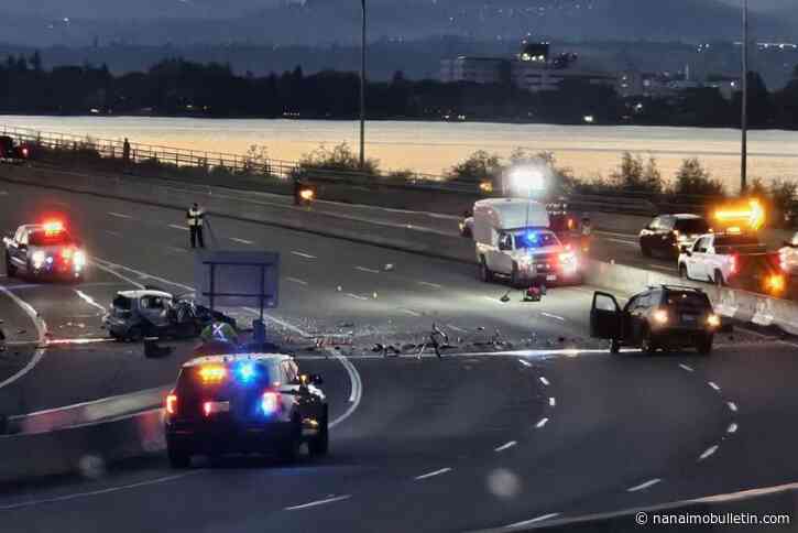 2 deaths confirmed in serious crash on Kelowna’s Bennett Bridge