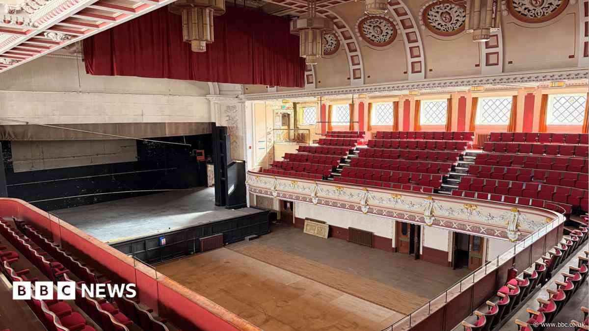 Rare glimpse inside theatre closed since 1998