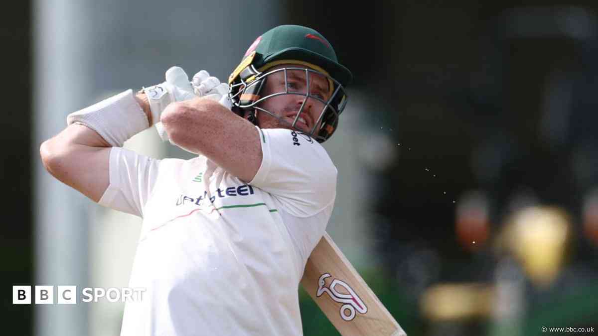Batter Kelly out of Leics finale with rib injury