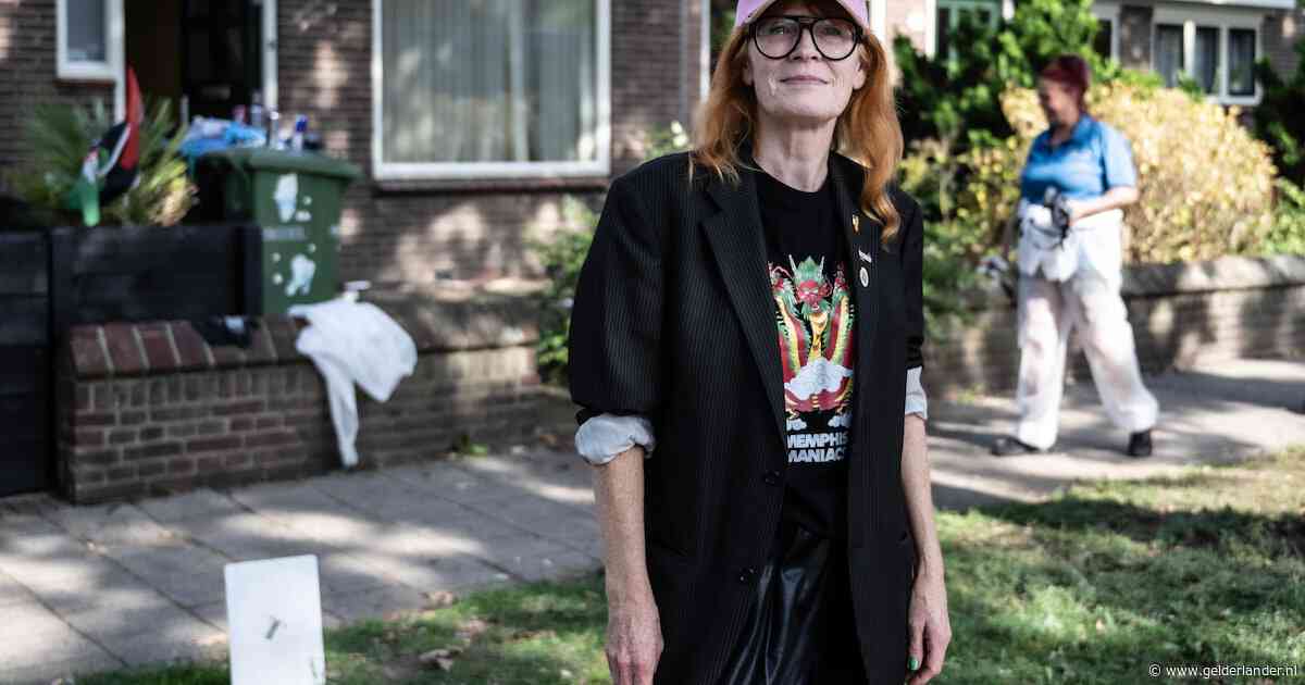 Mieke is de enige op de uitvaart van haar eenzame buurman: ‘Ik wist zijn naam niet’