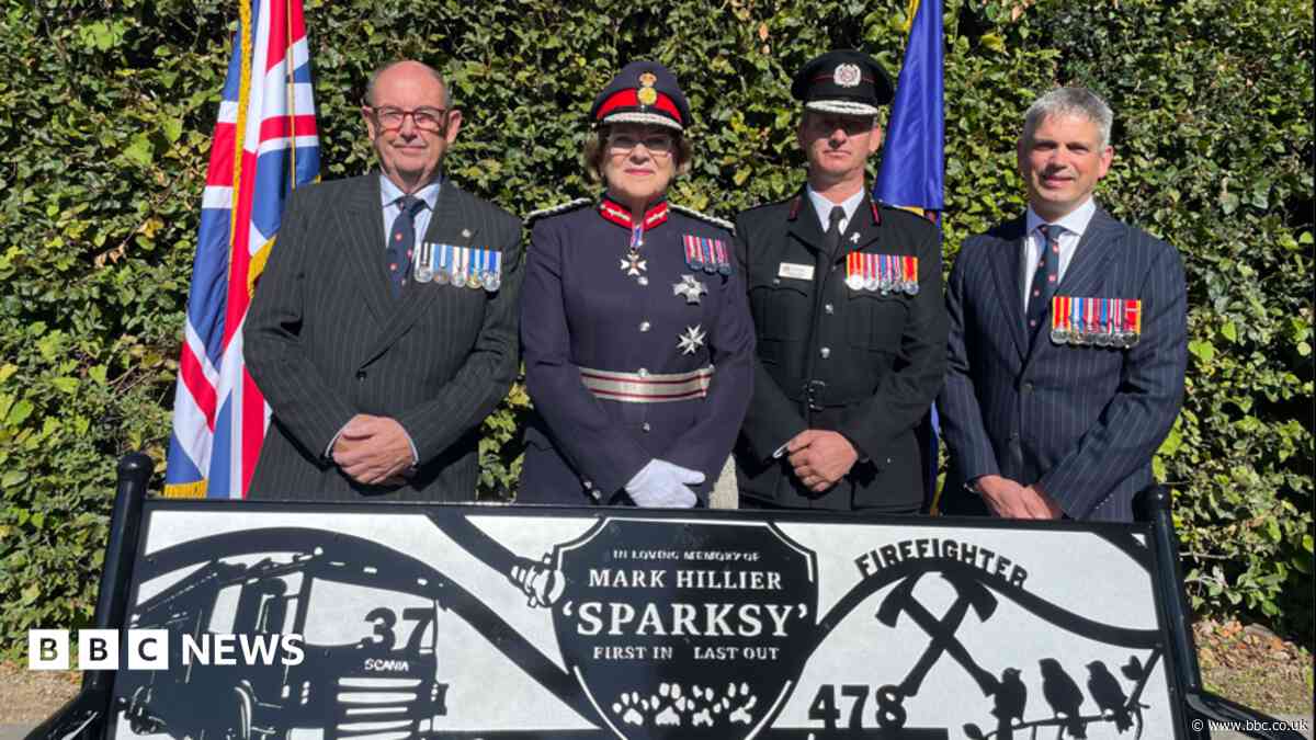 Bench unveiled for firefighter who died in crash