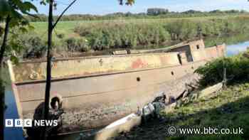 Frustration over hazards caused by abandoned boats