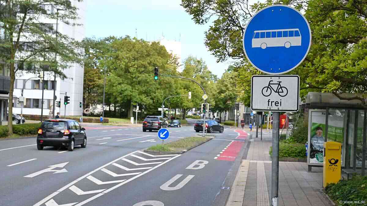 Kein Radwegzwang: Radfahrer dürfen am Theodor-Heuss-Platz auf der Fahrbahn fahren