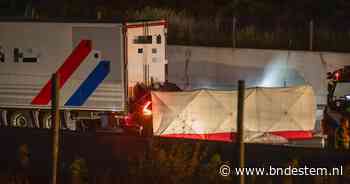 Dodelijk ongeluk op A4 bij Steenbergen, auto en vrachtwagen botsen