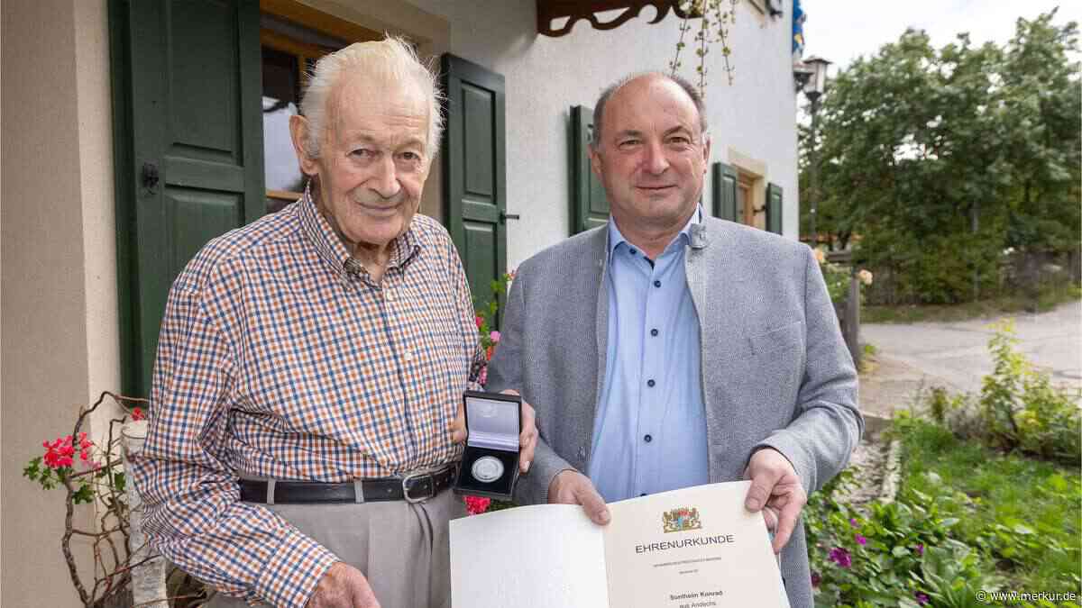 60 Jahre Feldgeschworener: 91-Jähriger aus Machtlfing ausgezeichnet
