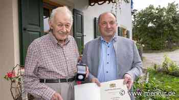 60 Jahre Feldgeschworener: 91-Jähriger aus Machtlfing ausgezeichnet