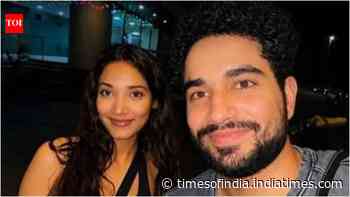 Paparazzi video fuels buzz: Medha steps out of Samay's car